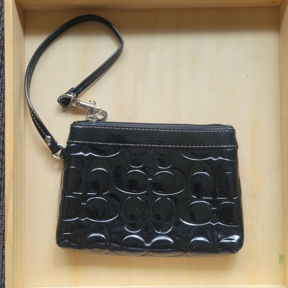 Coach Black Patent Leather Embossed Signature C Wristlet/Wallet/Clutch Purse